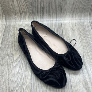 Beberlis Elegant Black Velvet Flats